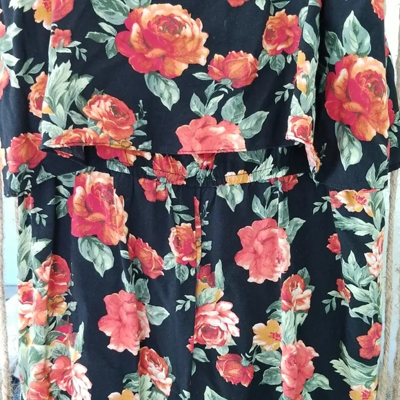 🎉Host Pick🎉XXI Floral Romper - Picture 4 of 8